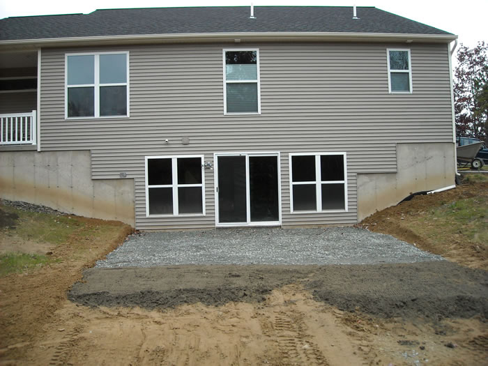 Gravel drainage base for erosion prevention